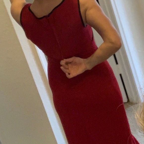 Red and black dress - Picture 14 of 16